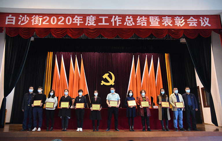 李國森上臺領(lǐng)獎(jiǎng) (網(wǎng)站用).jpg